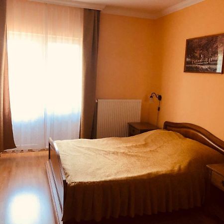 Horvath Vendeghaz Hotel Orosháza Екстериор снимка