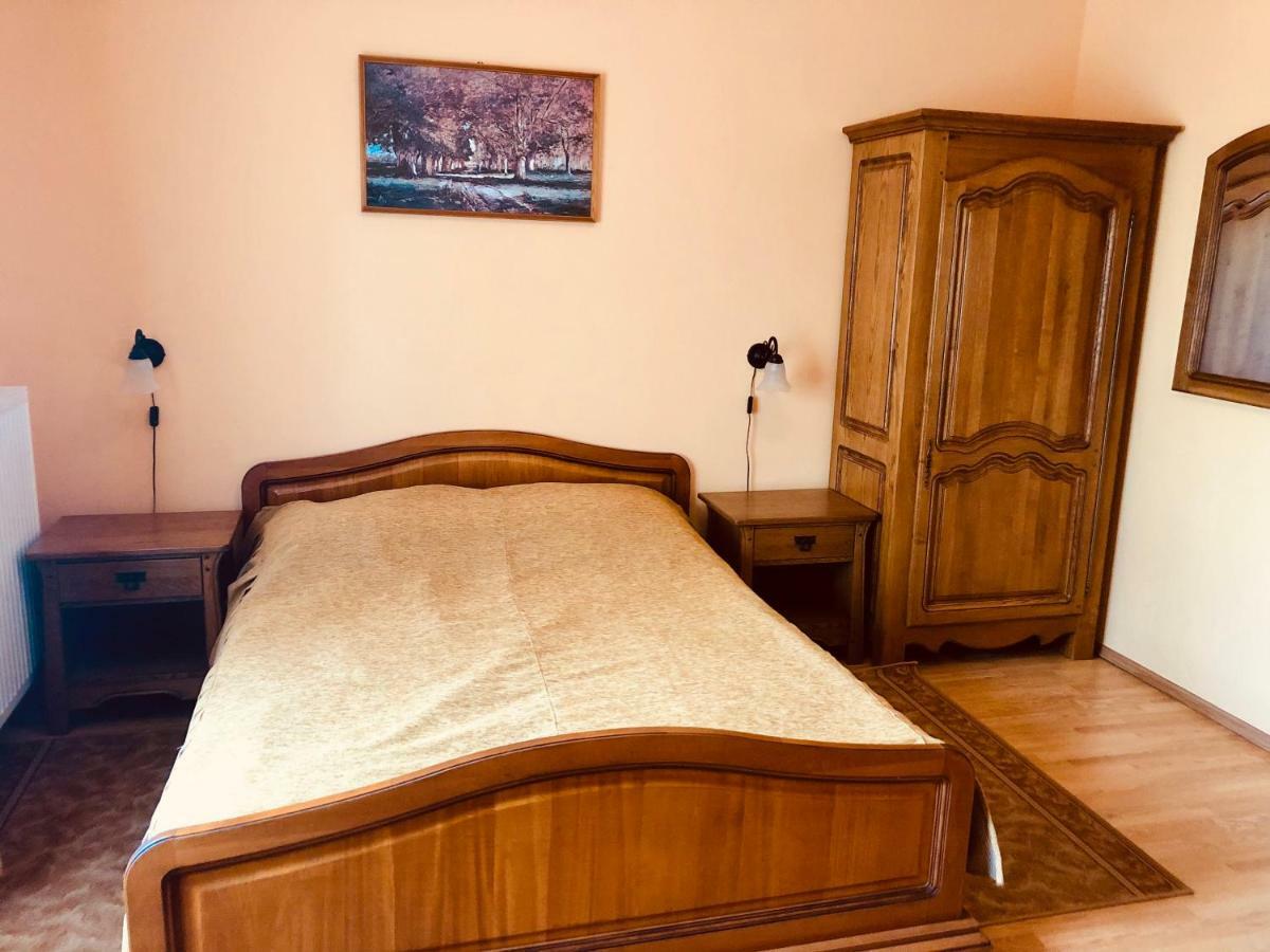 Horvath Vendeghaz Hotel Orosháza Екстериор снимка