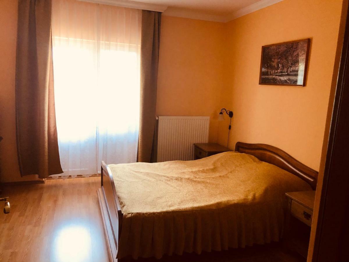 Horvath Vendeghaz Hotel Orosháza Екстериор снимка